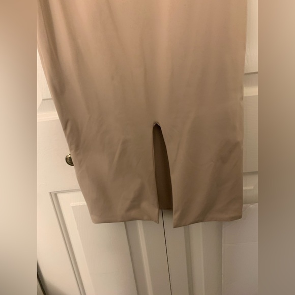 Soft and smooth BOA midi dress - Picture 6 of 8